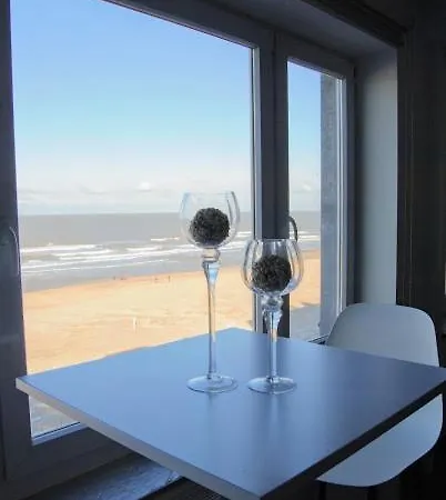 Modern Op De Zeedijk Met 2 Slaapkamers Te 아파트 *