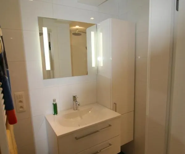 Modern Op De Zeedijk Met 2 Slaapkamers Te